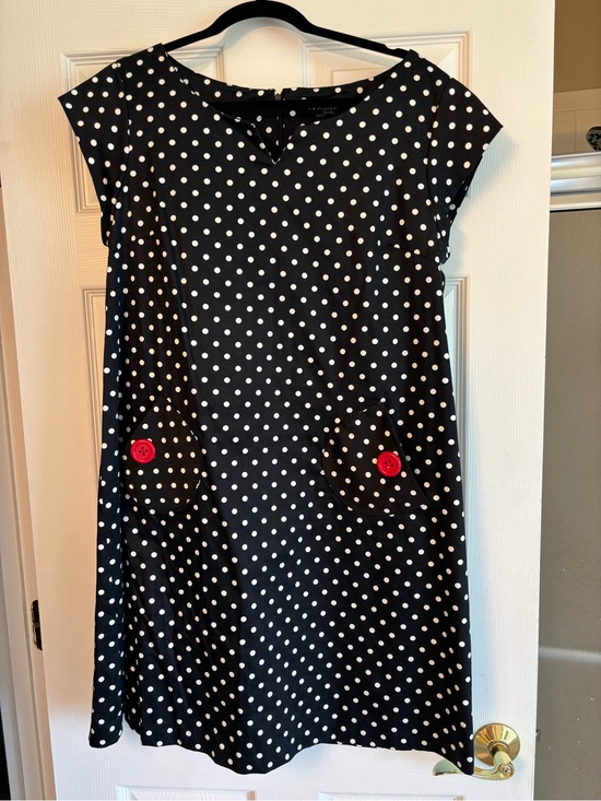 Kim Rogers Dresses & Skirts - Like new Kim Rogers Signature Black and White Dress with Button Detail. Sz 16.